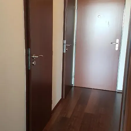 Cozy In Great Location Just 5 Stops From City Centre Apartmán *