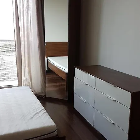 Cozy In Great Location Just 5 Stops From City Centre * Praha