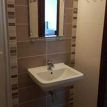 Cozy In Great Location Just 5 Stops From City Centre Apartment *